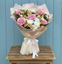 Букет цветов из:  Гвоздики, Орхидеи и Розы в Гойты