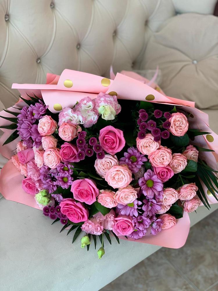 Букет цветов из: Хризантемы, Розы и Лизиантусы в Гойты