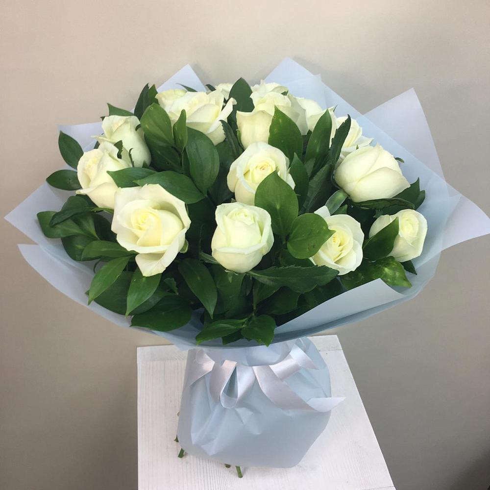 Букет 15 Белых роз Проуд в Гойты