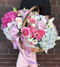 Композиция солнечный день в Гойты Цветочная композиция из Розы, Хризантемы, Пионы и Лизиантусы в корзине в Гойты