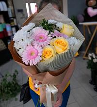 Букет цветов из:  Герберы, Розы и Хризантемы в Гойты