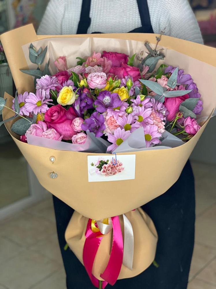 Букет цветов из: Хризантемы, Гвоздики и Альстромерии в Гойты