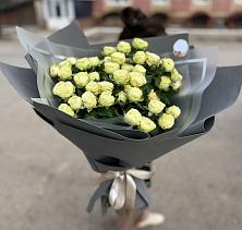 Букет Белые кустовые розы Солинеро в Гойты