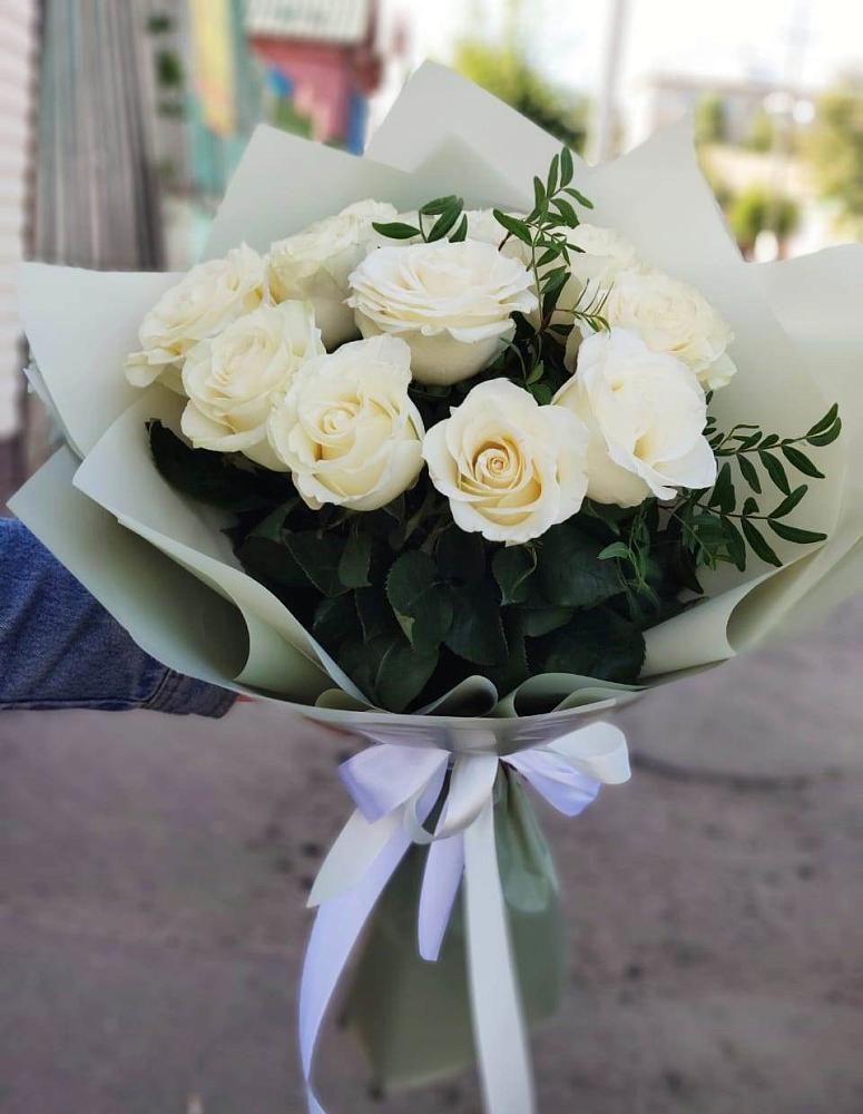 Букет Белые розы Проуд в Гойты