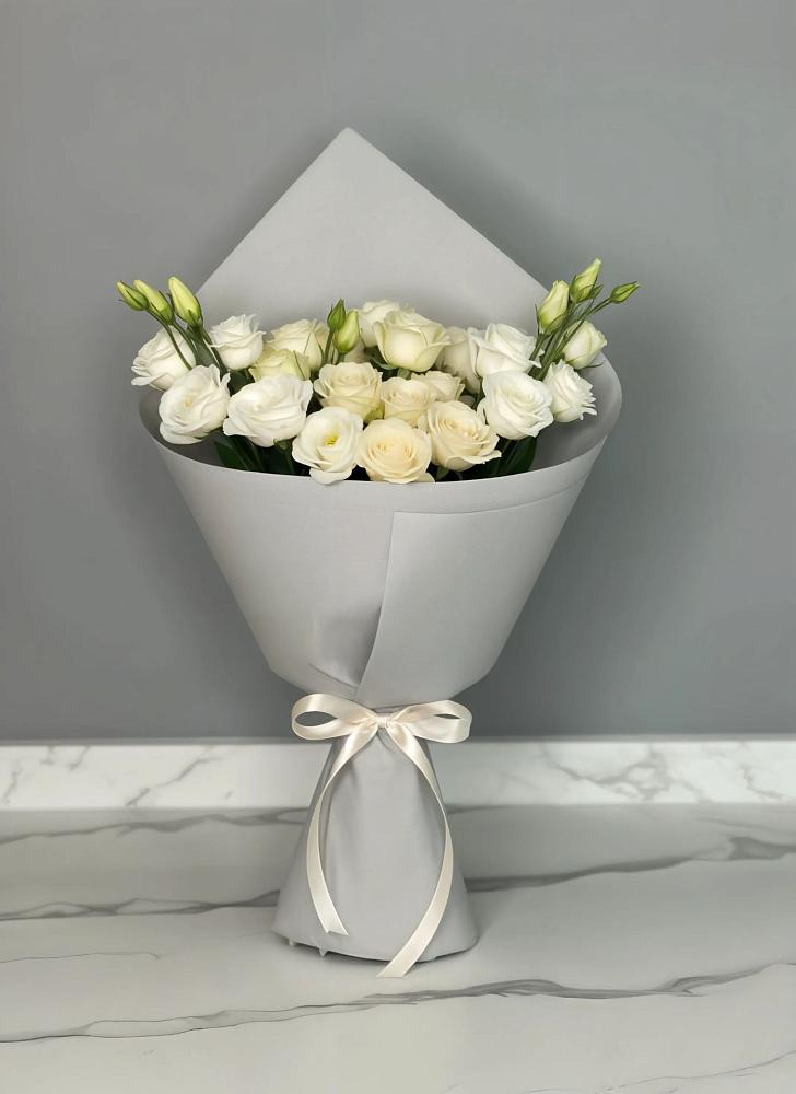 Букет цветов из: Розы и Лизиантусы в Гойты