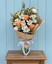 Букет цветов из:  Альстромерии, Лизиантусы, Розы и Хризантемы в Гойты