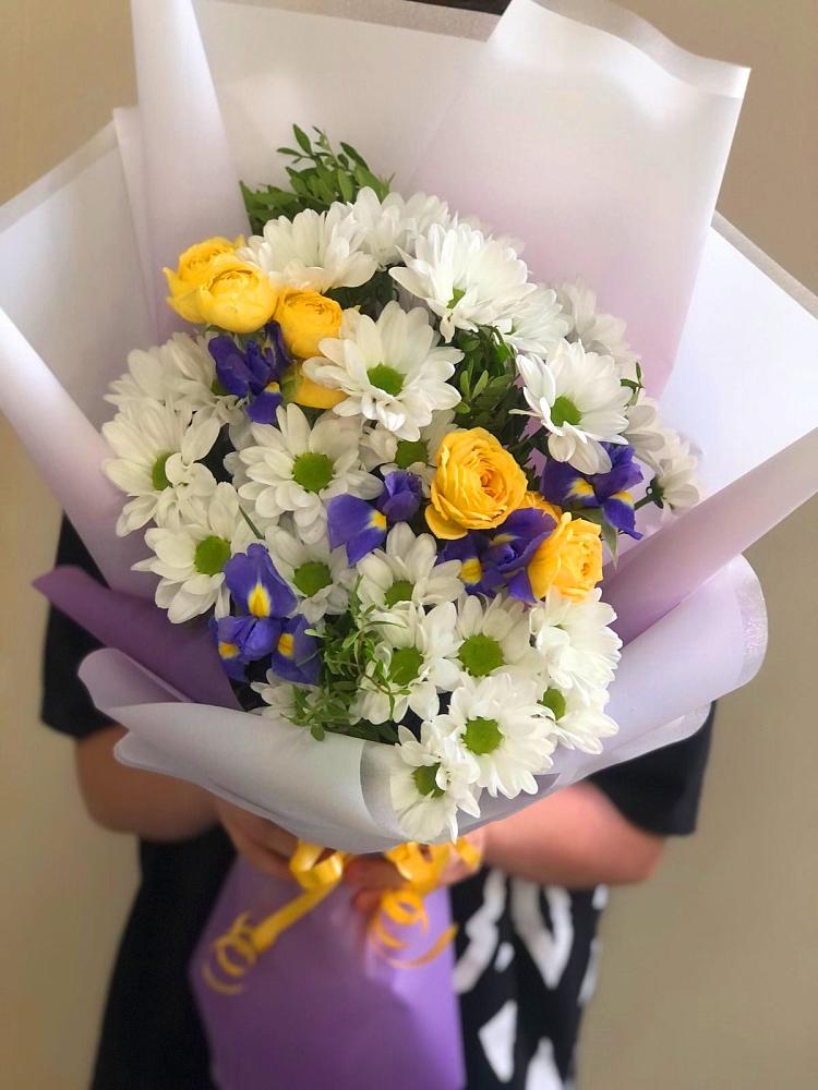 Букет цветов из: Ирисы, Хризантемы и Розы в Гойты