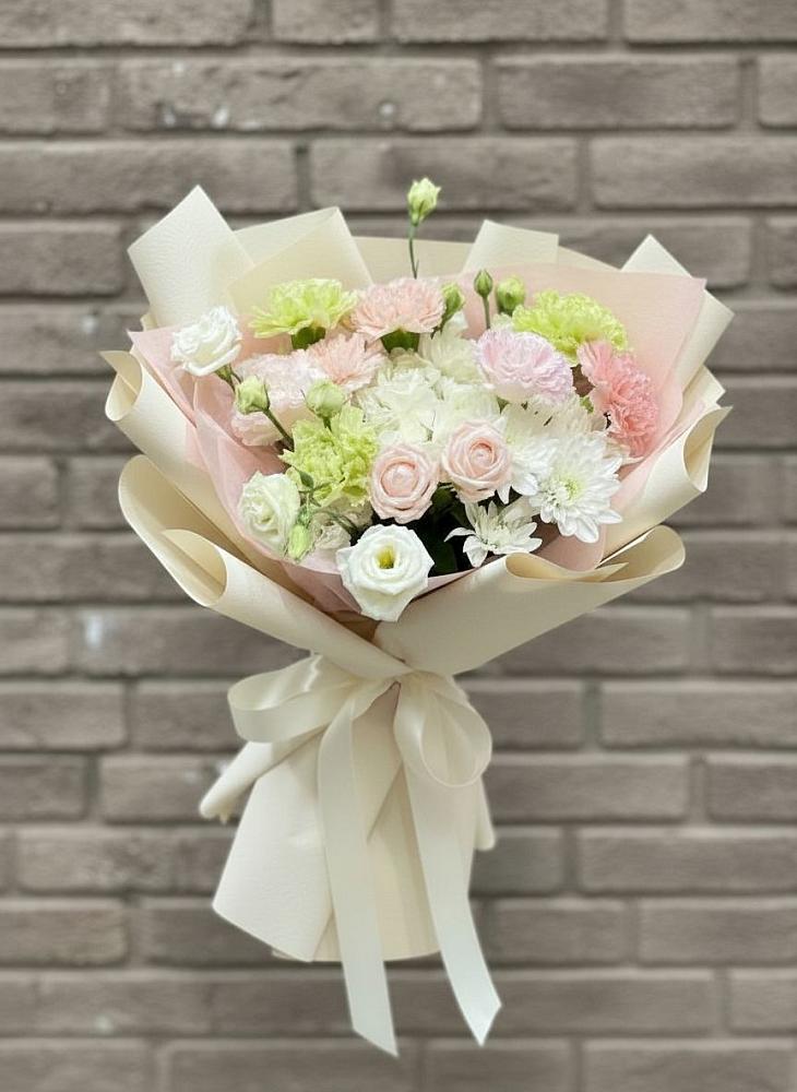 Букет цветов из: Гвоздики, Розы, Лизиантусы и Хризантемы в Гойты