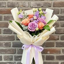 Букет цветов из:  Лизиантусы и Розы в Гойты