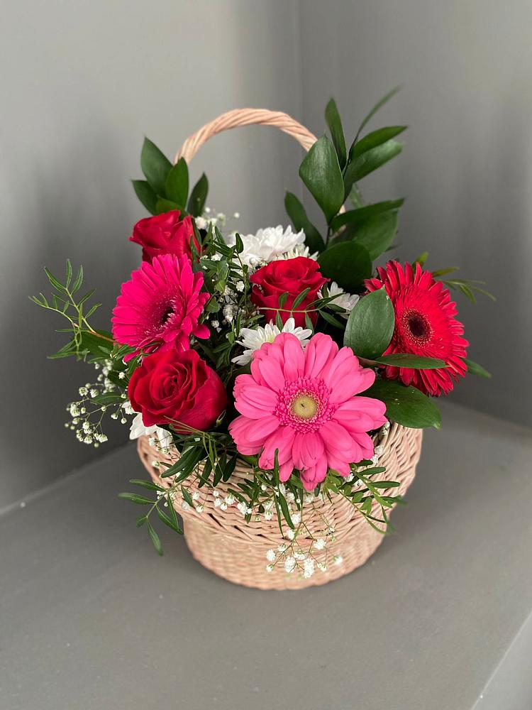 Цветочная композиция из Розы, Хризантемы и Герберы в корзине в Гойты