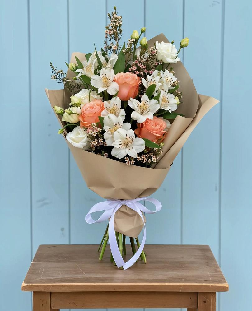 Букет цветов из: Альстромерии, Лизиантусы, Розы и Хризантемы в Гойты