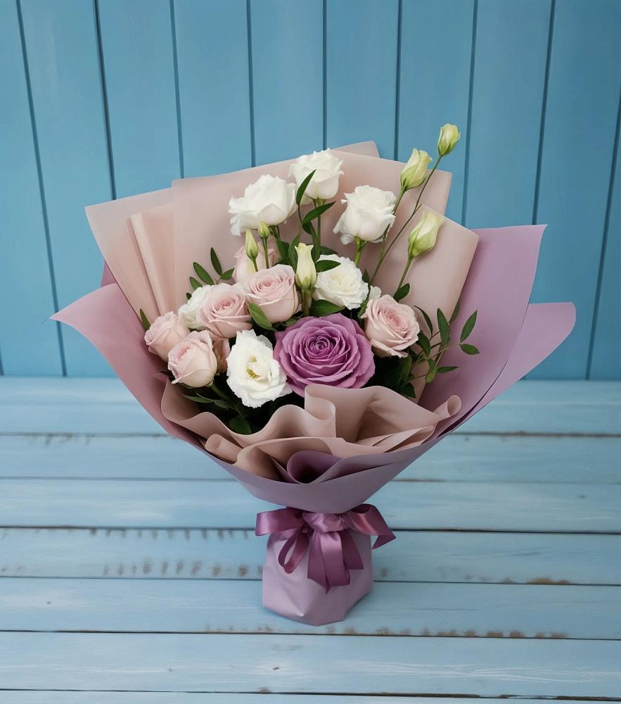 Букет цветов из: Розы и Лизиантусы в Гойты